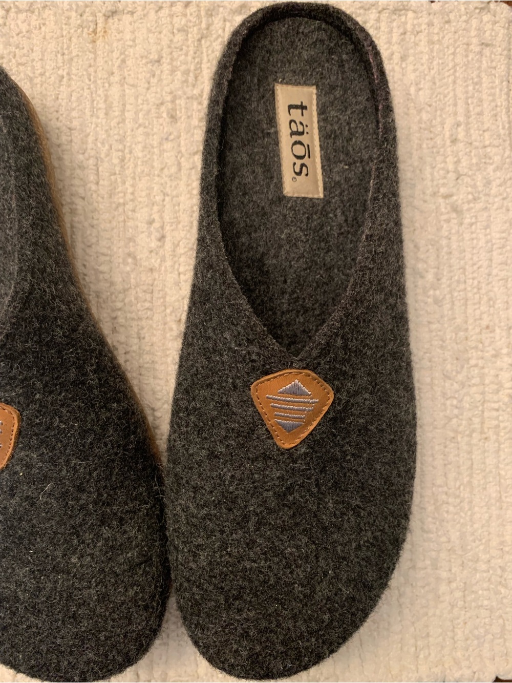 Taos Footwear Charcoal Gray Felt Slip-On Slippers with Brown Accent - Picture 2 of 6